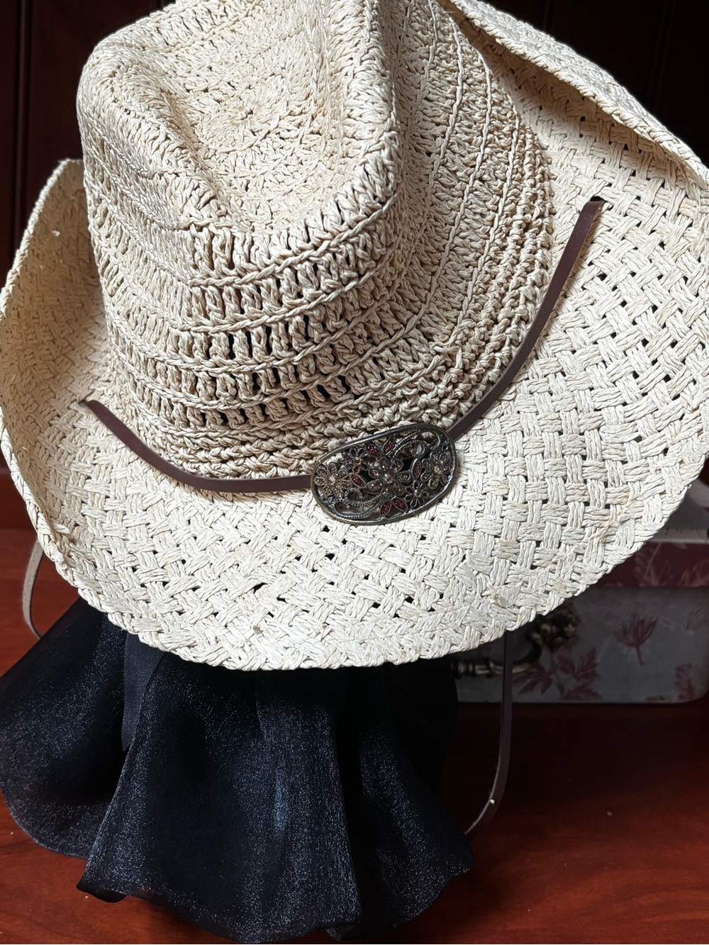 Boho western style cowgirl woven straw hat with floral accent - Picture 6 of 7